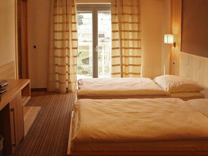 Hotel Dras Maribor Kültér fotó